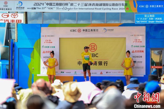 比利时车手勇夺环湖赛第五赛段冠军 青海湖畔上