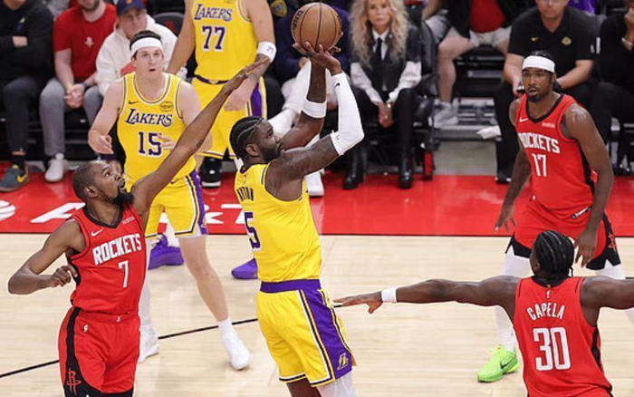 湖人双杀火箭东契奇砍40+ 詹姆斯高效30+ 艾顿蜕变